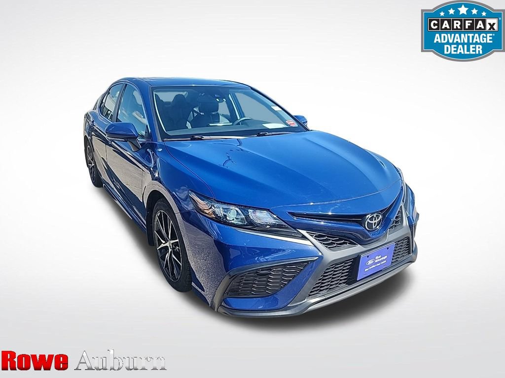 Used 2023 Toyota Camry SE w/ Cold Weather Package AWD/4WD image 1
