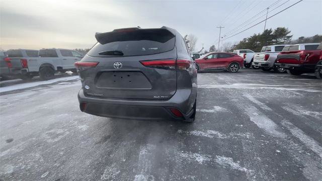 Used 2021 Toyota Highlander XLE image 5