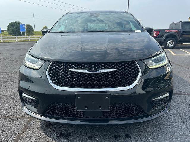 Used 2025 Chrysler Pacifica Select FWD image 3