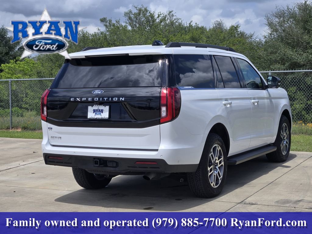 Certified 2025 Ford Expedition Active AWD/4WD image 3