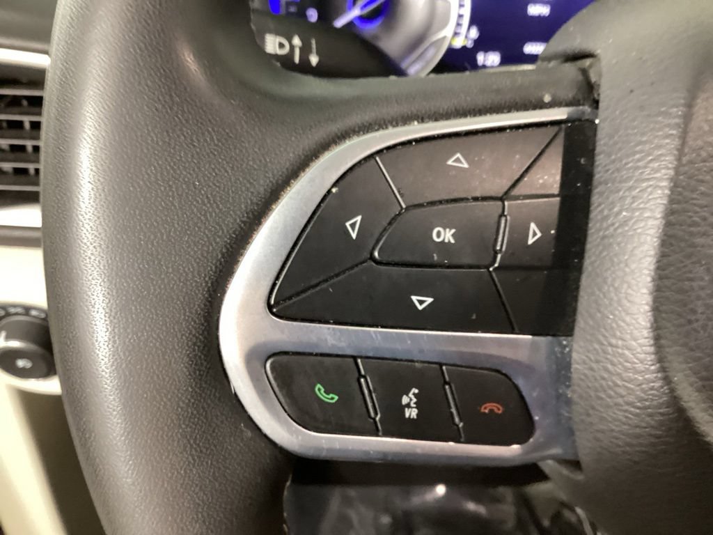 Used 2024 Chrysler Pacifica Touring-L FWD image 22