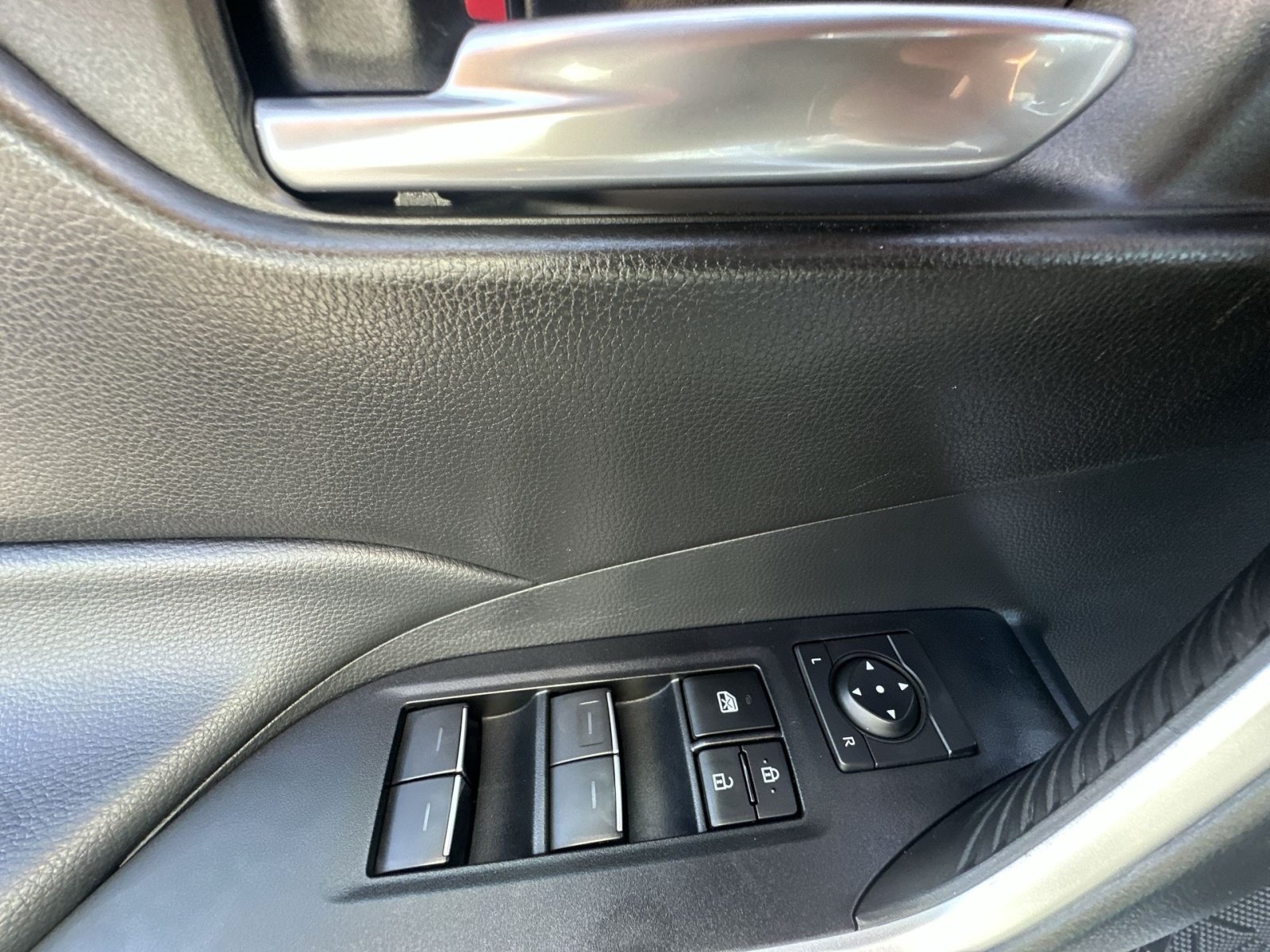 Used 2023 Toyota RAV4 XLE w/ Convenience Package AWD/4WD image 23