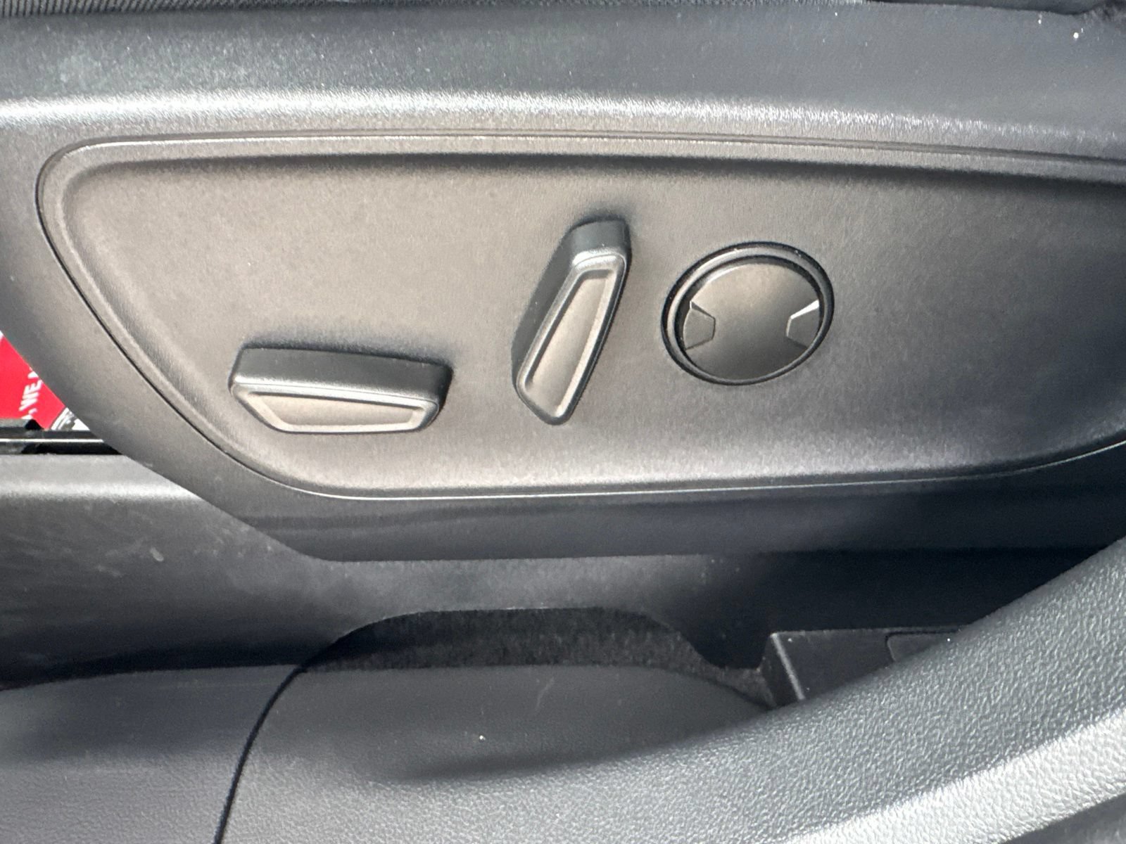 Certified 2025 Ford Escape SE FWD image 25