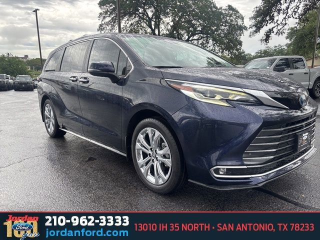 Used 2024 Toyota Sienna Platinum FWD image 1