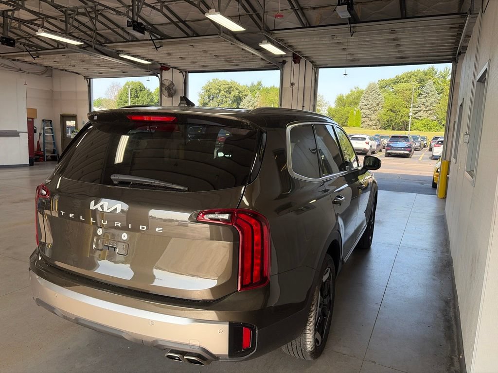 Used 2025 Kia Telluride S FWD image 4