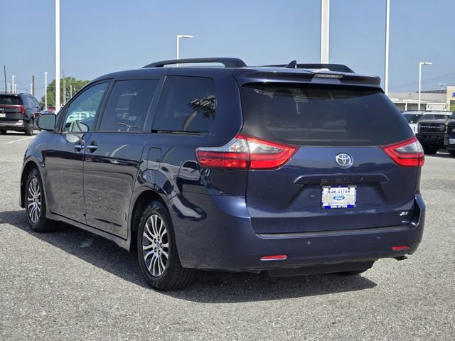 Used 2020 Toyota Sienna XLE w/ XLE Navigation Package FWD image 5