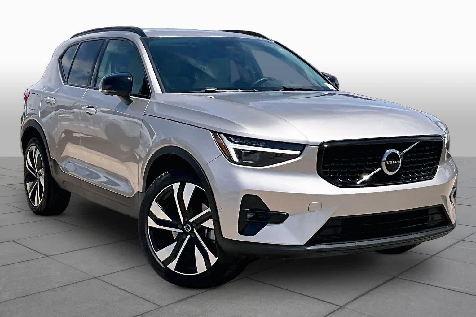 Used 2023 Volvo XC40 B5 Ultimate w/ Climate Package AWD/4WD image 3