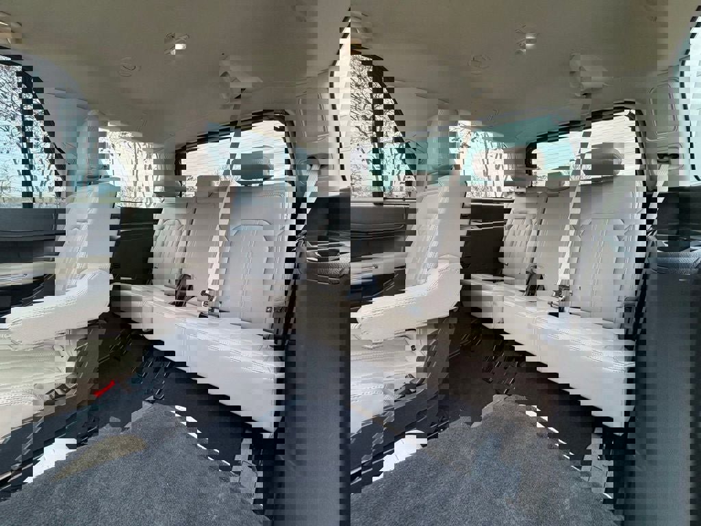 Certified 2024 Ford Expedition Limited image 30