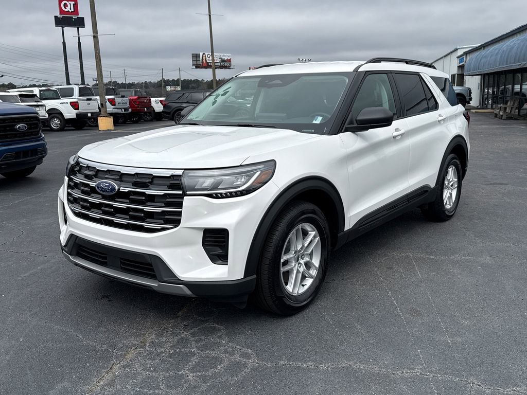 Certified 2026 Ford Explorer Active RWD image 3