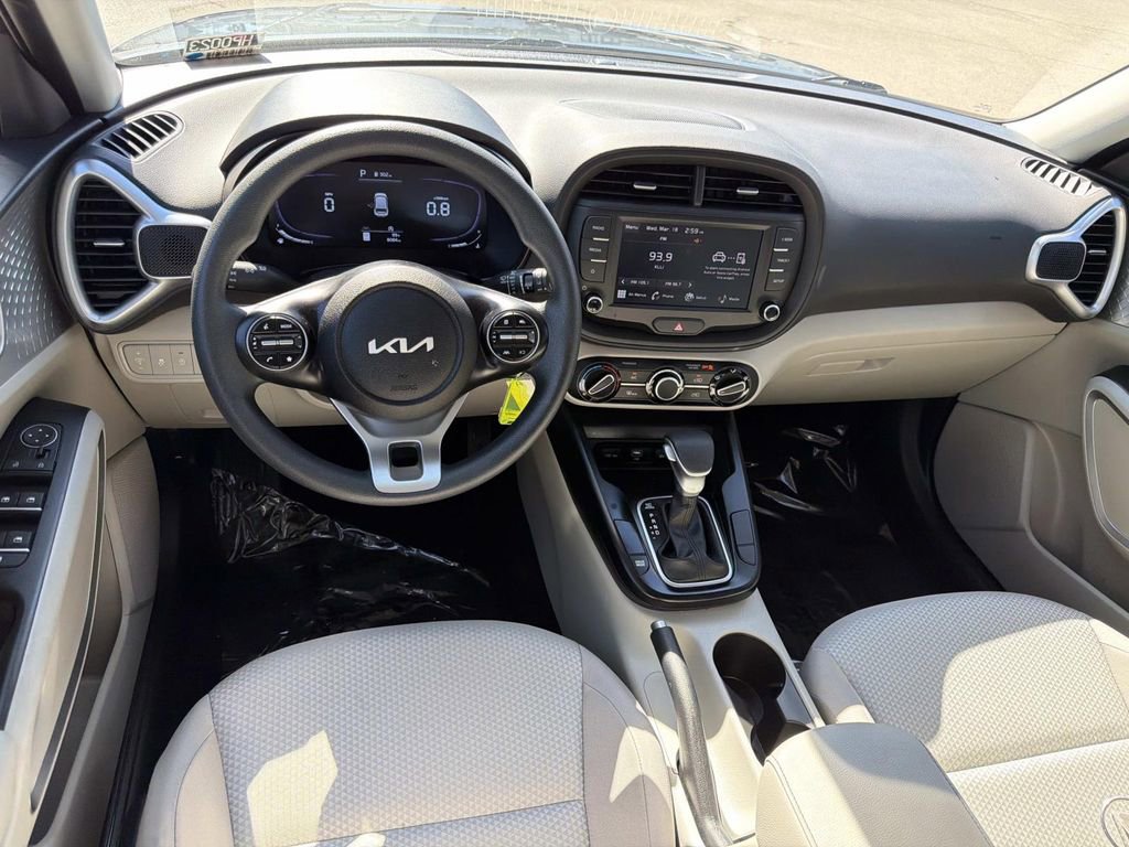 Used 2025 Kia Soul LX FWD image 10