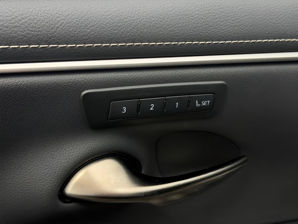 Used 2025 Lexus ES 300h w/ Premium Package FWD image 14