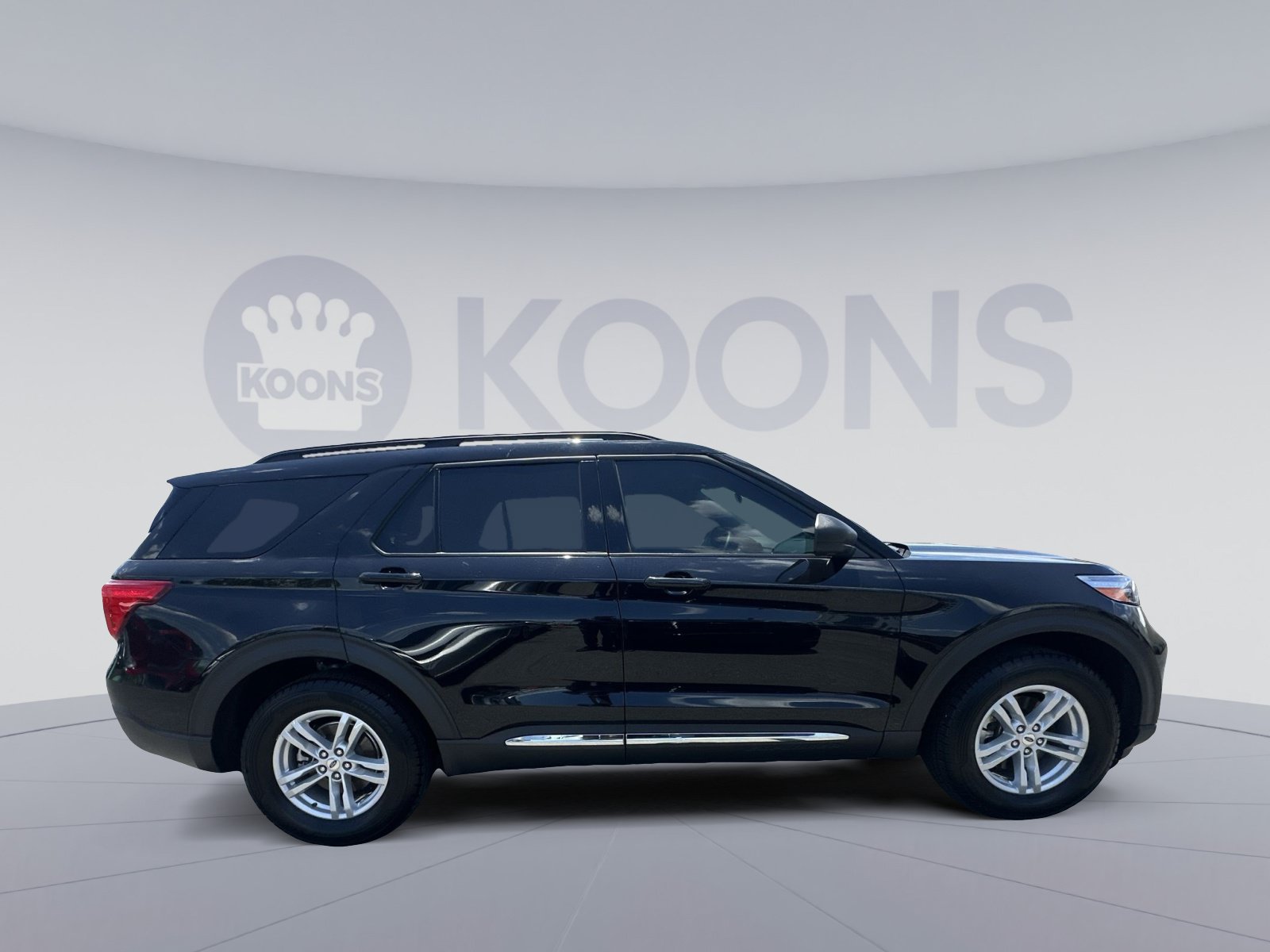 Certified 2022 Ford Explorer XLT w/ Equipment Group 202A AWD/4WD image 12