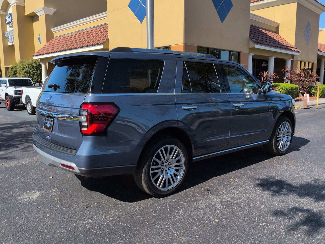 Certified 2023 Ford Expedition Limited AWD/4WD image 4