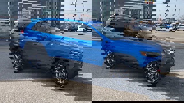 Used 2019 Jeep Cherokee Trailhawk image 3