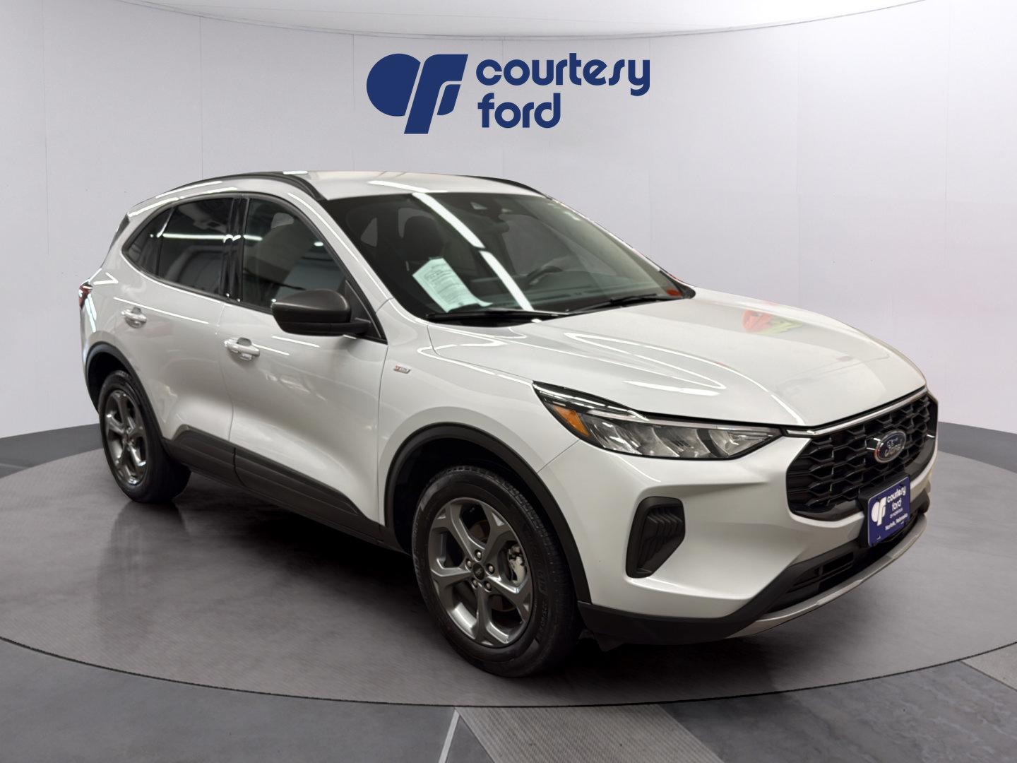 Certified 2025 Ford Escape ST-Line w/ Tech Pack #1 AWD/4WD image 1
