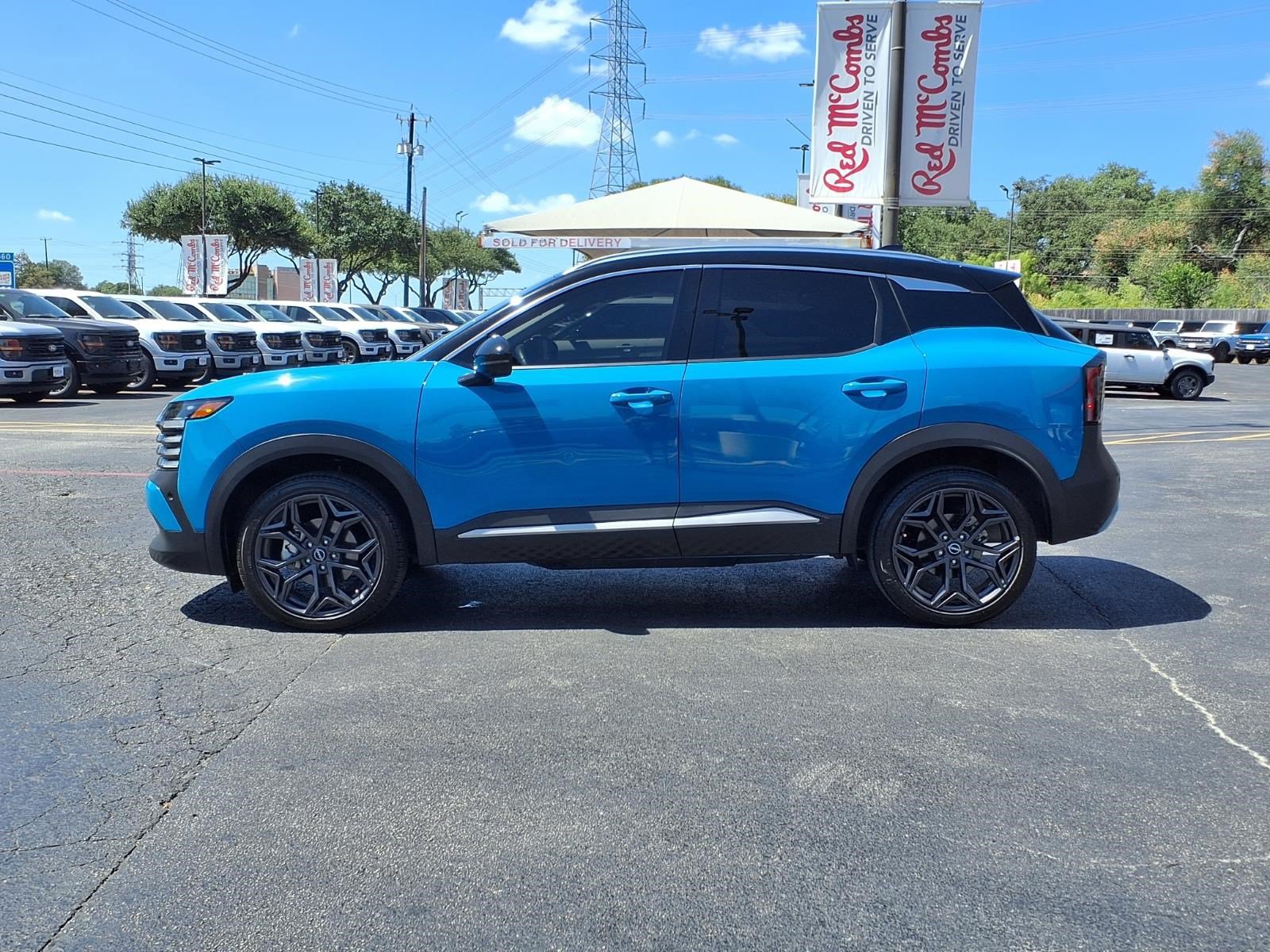 Used 2025 Nissan Kicks SR w/ SR Premium Package FWD image 9