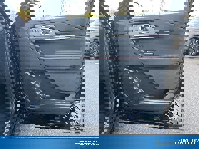 Certified 2026 Ford Explorer ST-Line w/ ST-Line Street Pack image 24