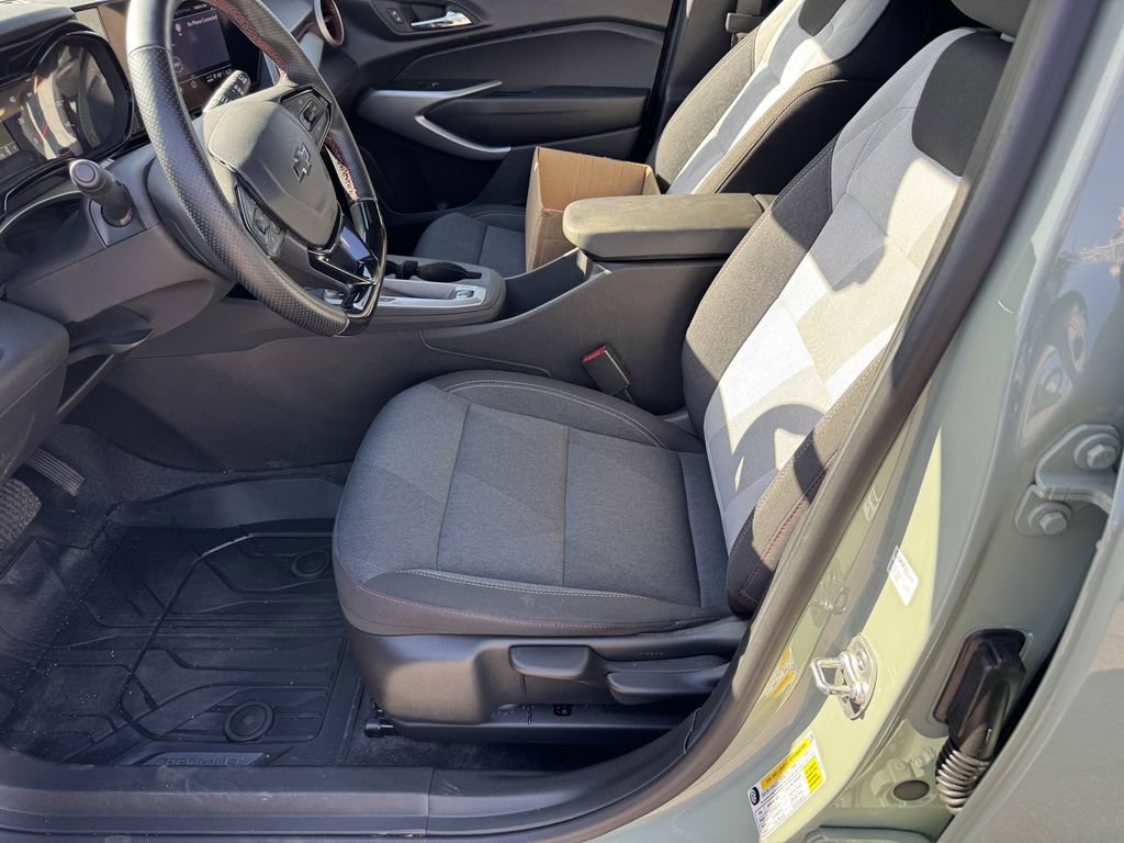 Used 2024 Chevrolet Trax RS FWD image 16