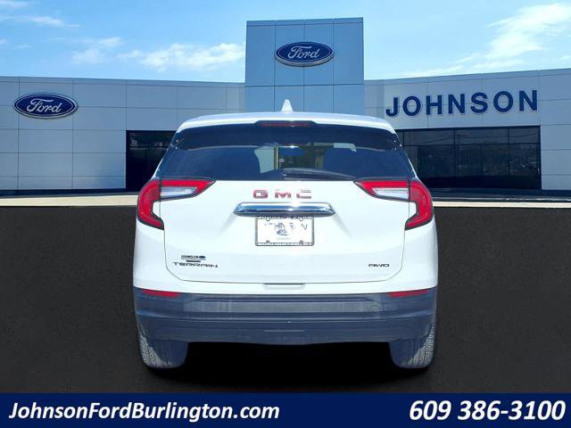 Used 2024 GMC Terrain SLE image 4