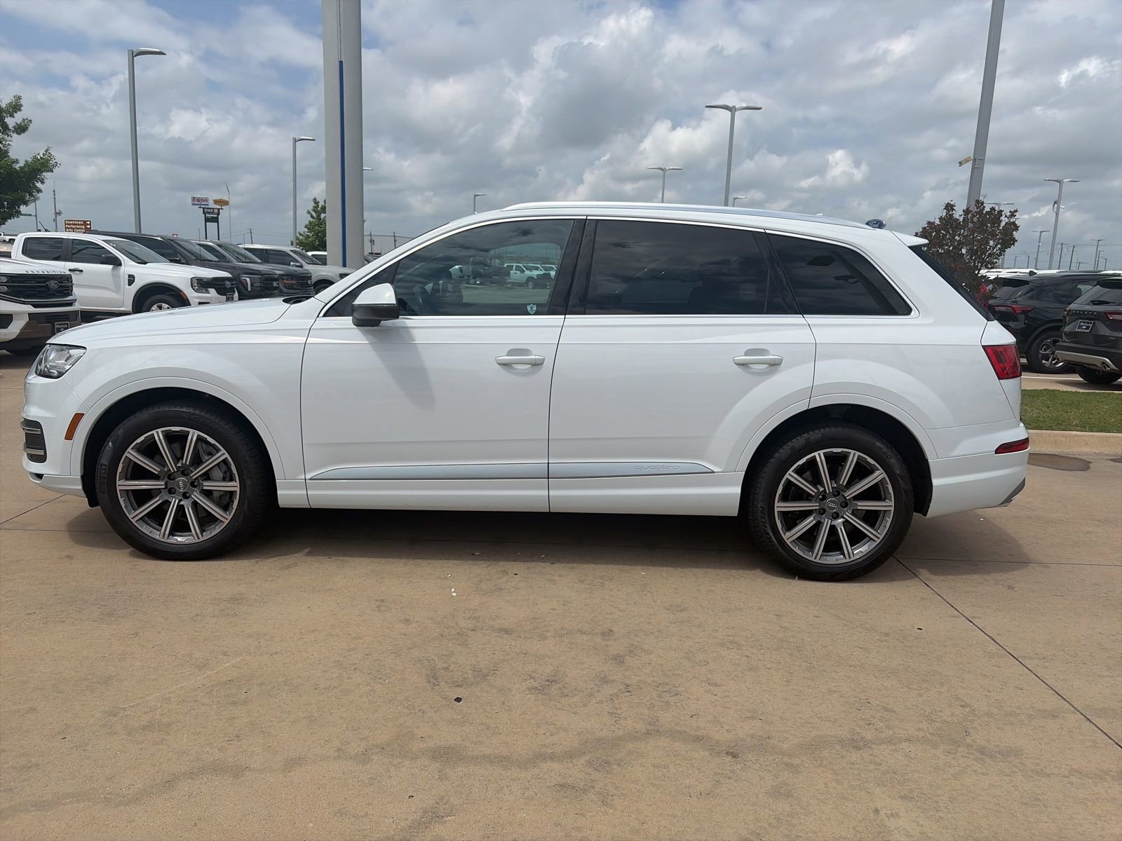Used 2018 Audi Q7 3.0T Prestige AWD/4WD image 3