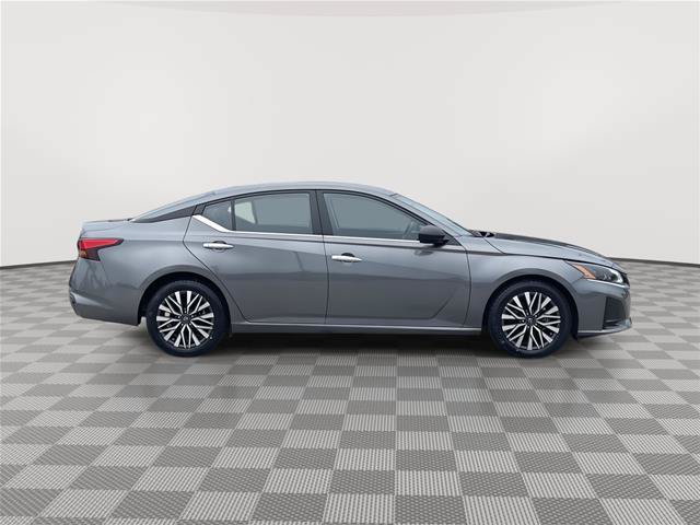 Used 2025 Nissan Altima 2.5 SV FWD image 6