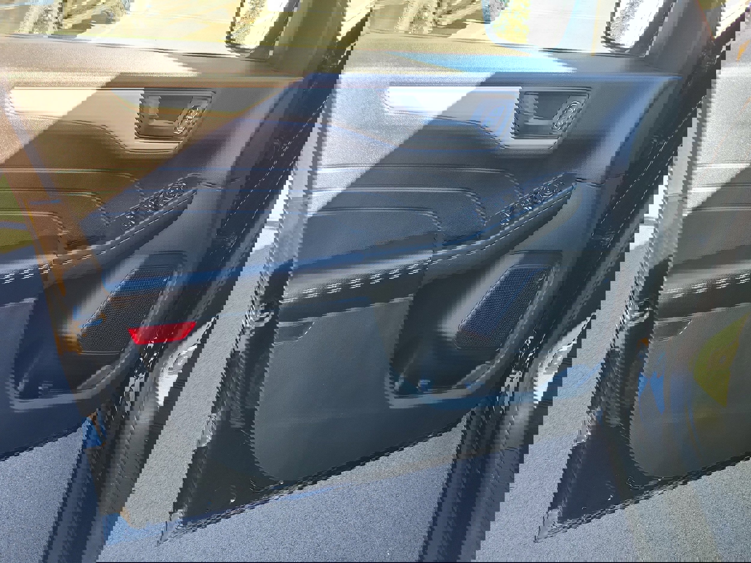 Certified 2022 Ford Escape SE w/ SE Sport Appearance Package image 17