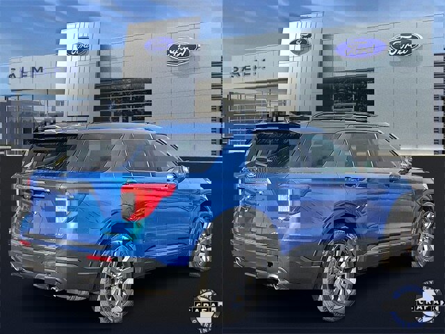 Certified 2022 Ford Explorer XLT w/ Equipment Group 202A image 3