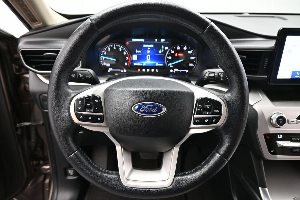 Certified 2021 Ford Explorer XLT w/ Equipment Group 202A RWD image 12