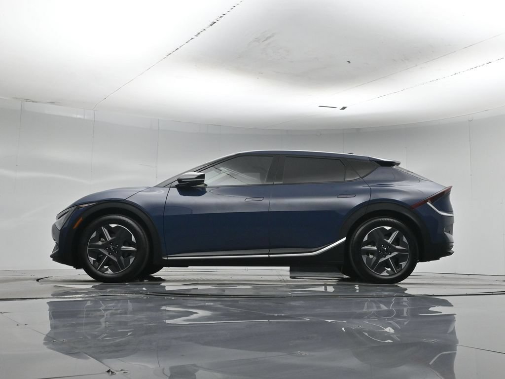 Used 2025 Kia EV6 Light RWD image 8