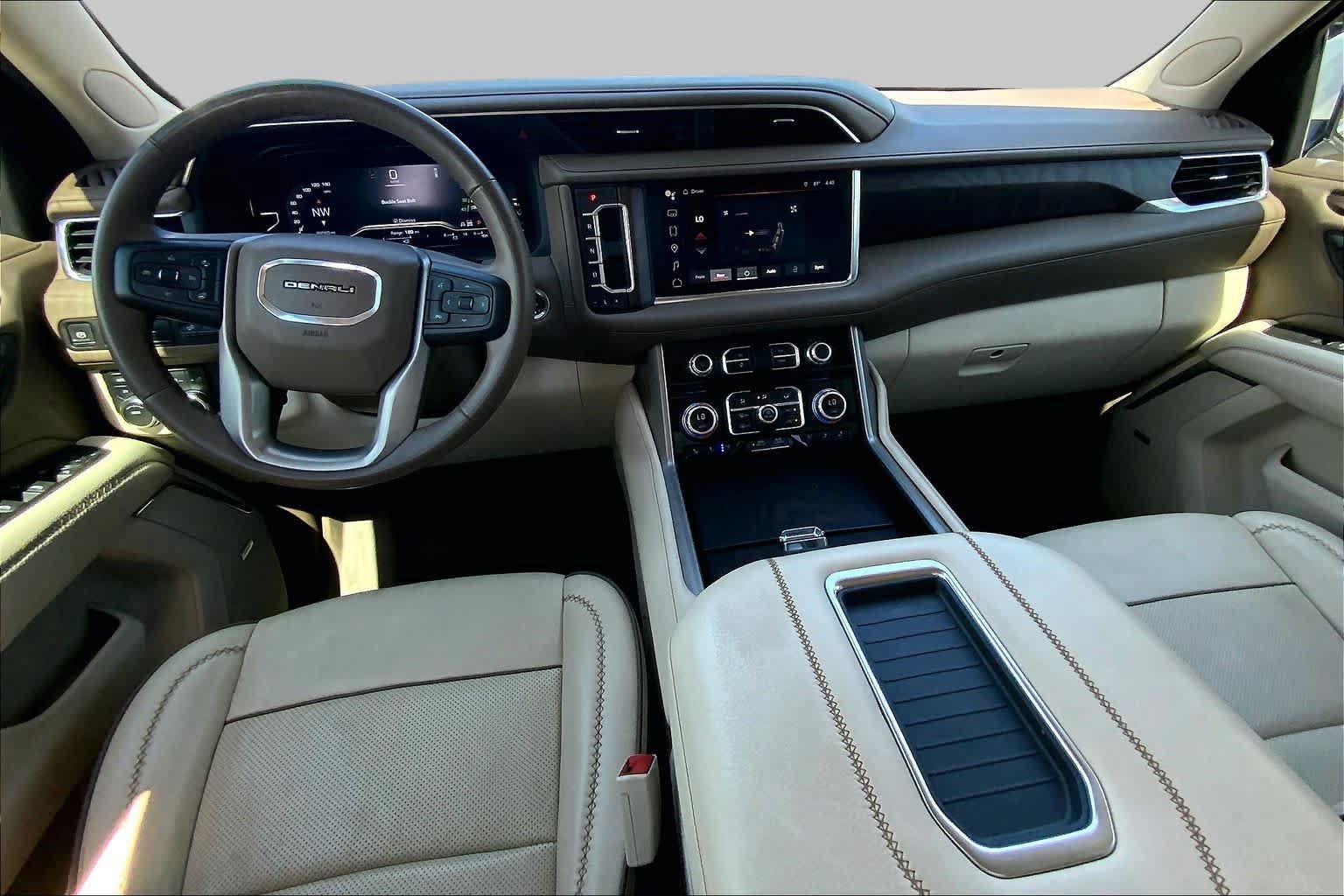 Used 2023 GMC Yukon Denali AWD/4WD image 16