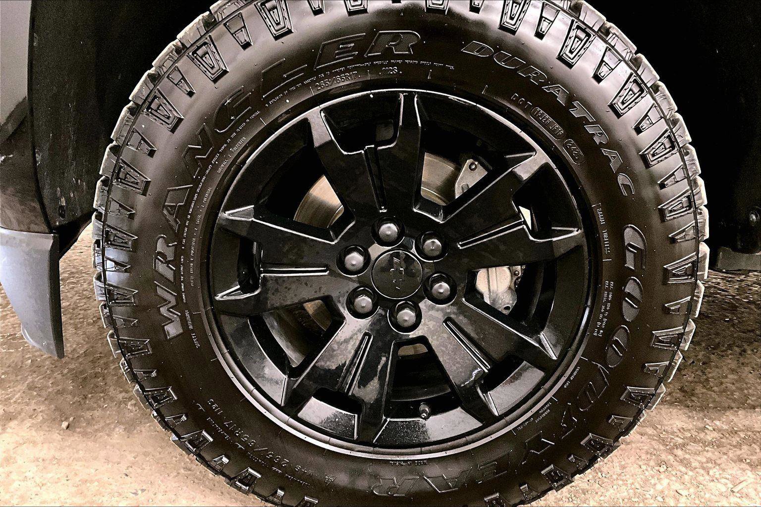 Used 2018 Chevrolet Colorado Z71 w/ Z71 Midnight Edition image 8