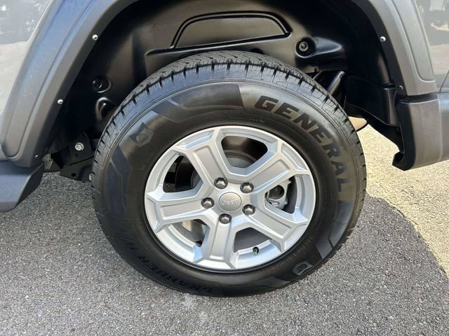 Used 2022 Jeep Wrangler Sport AWD/4WD image 9