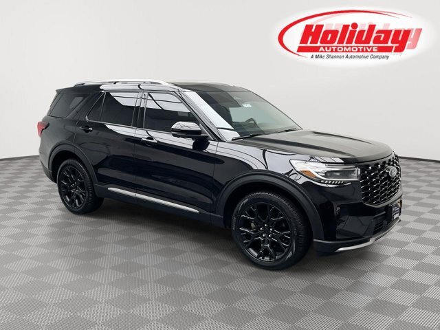 Certified 2025 Ford Explorer Platinum w/ Ultimate Package AWD/4WD image 1