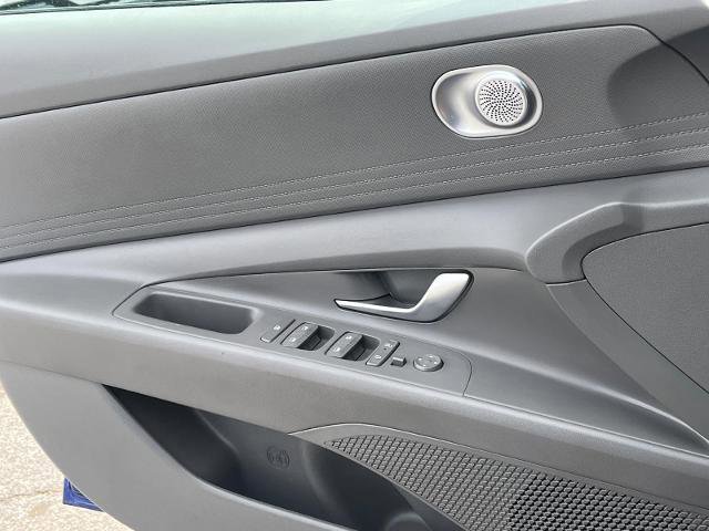 Used 2024 Hyundai Elantra SEL image 18