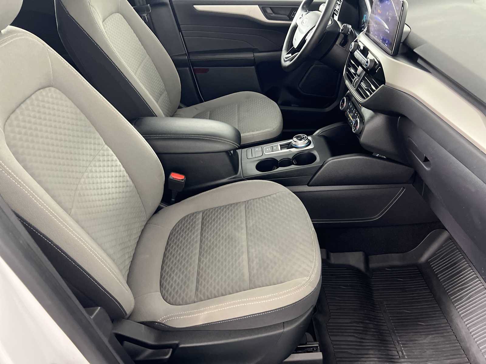 Certified 2022 Ford Escape SE w/ Cold Weather Package AWD/4WD image 16
