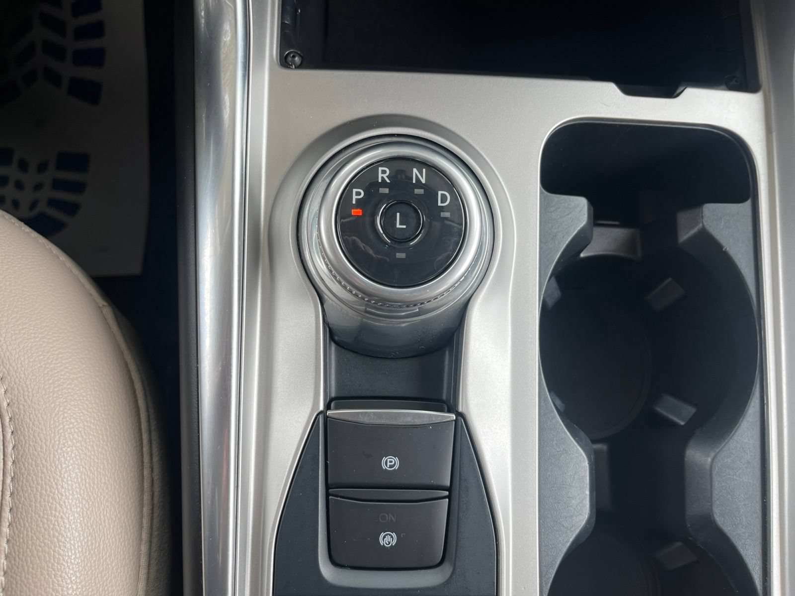 Certified 2024 Ford Explorer Limited w/ Limited Technology Package AWD/4WD image 32