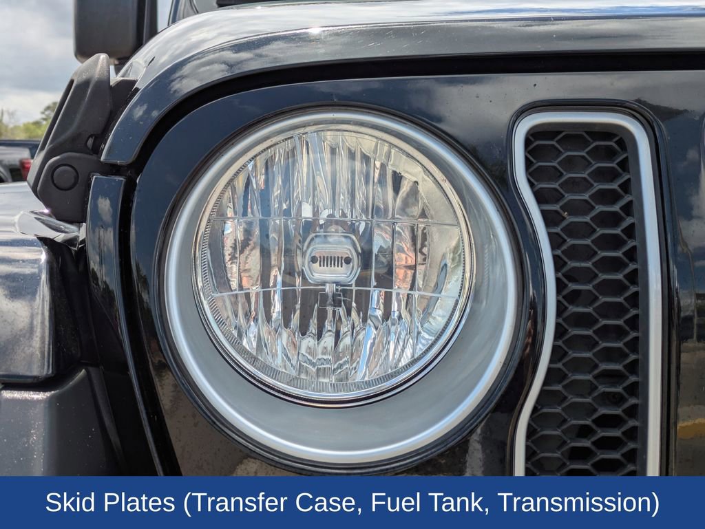 Used 2018 Jeep Wrangler Unlimited Sahara AWD/4WD image 11
