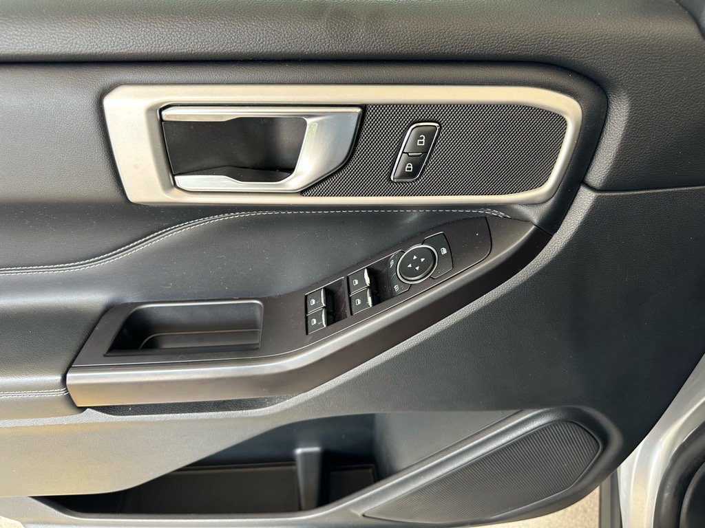 Certified 2020 Ford Explorer XLT w/ Equipment Group 202A image 17