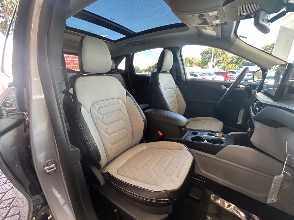 Certified 2024 Ford Escape SE w/ PHEV Premium Package FWD image 30