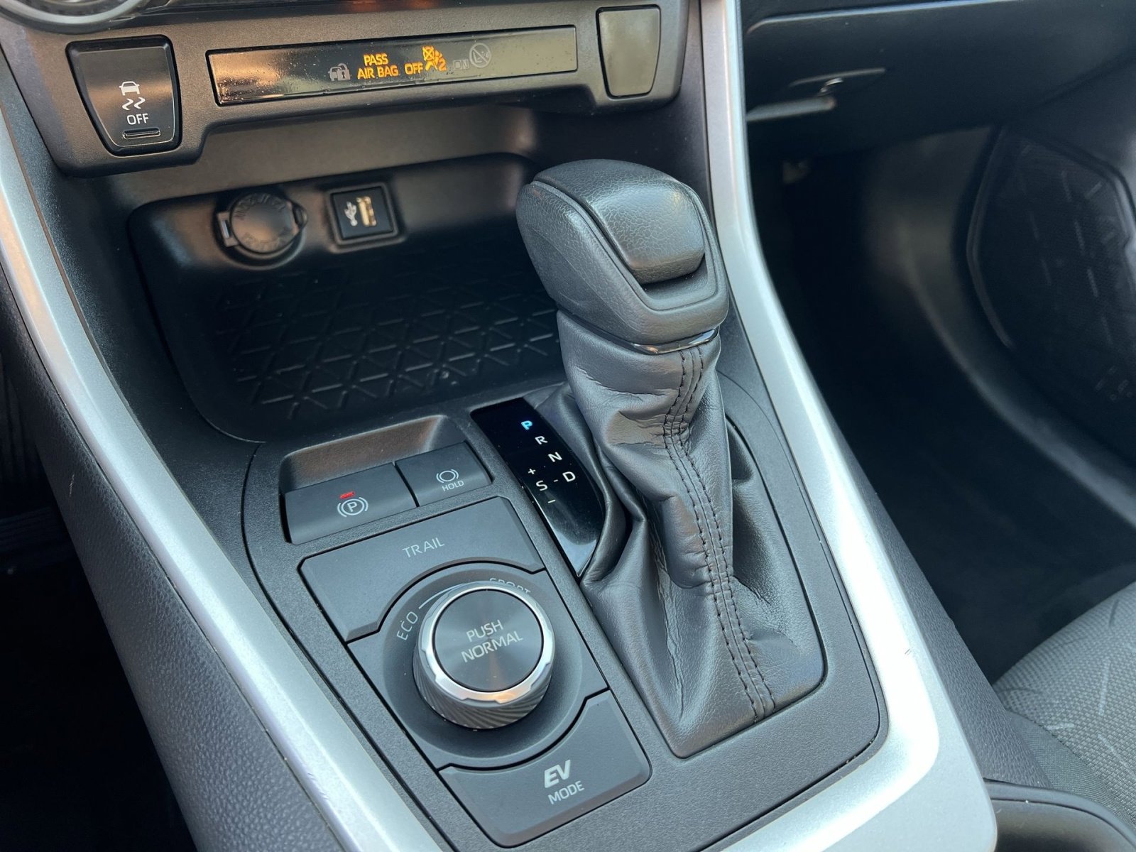 Used 2024 Toyota RAV4 XLE w/ Convenience Package AWD/4WD image 29