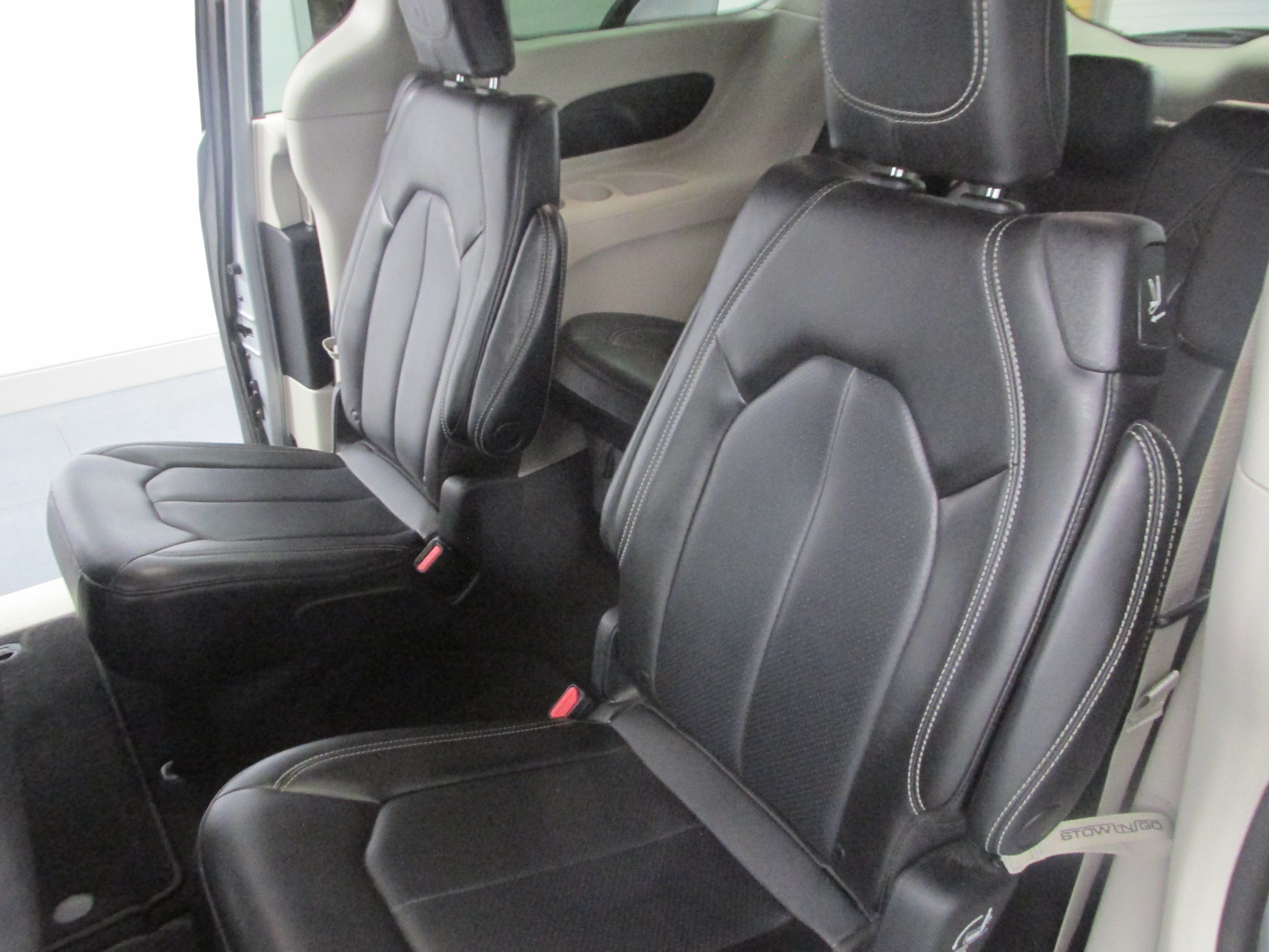Used 2023 Chrysler Pacifica Touring-L FWD image 26