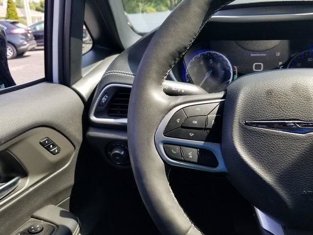 Used 2025 Chrysler Pacifica Select FWD image 24