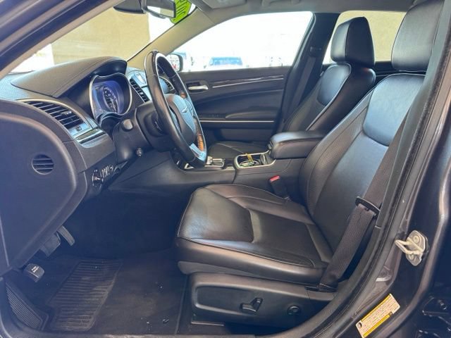Used 2019 Chrysler 300 Limited RWD image 9