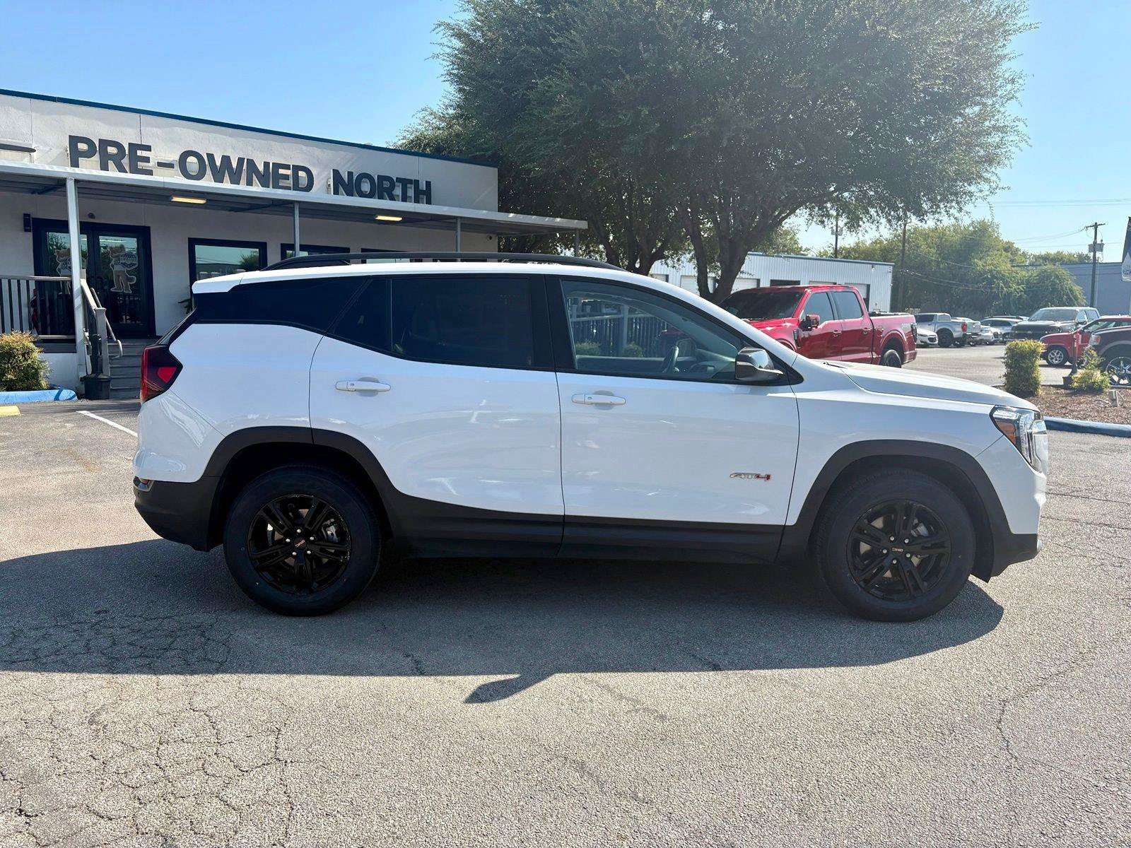 Used 2023 GMC Terrain AT4 AWD/4WD image 2