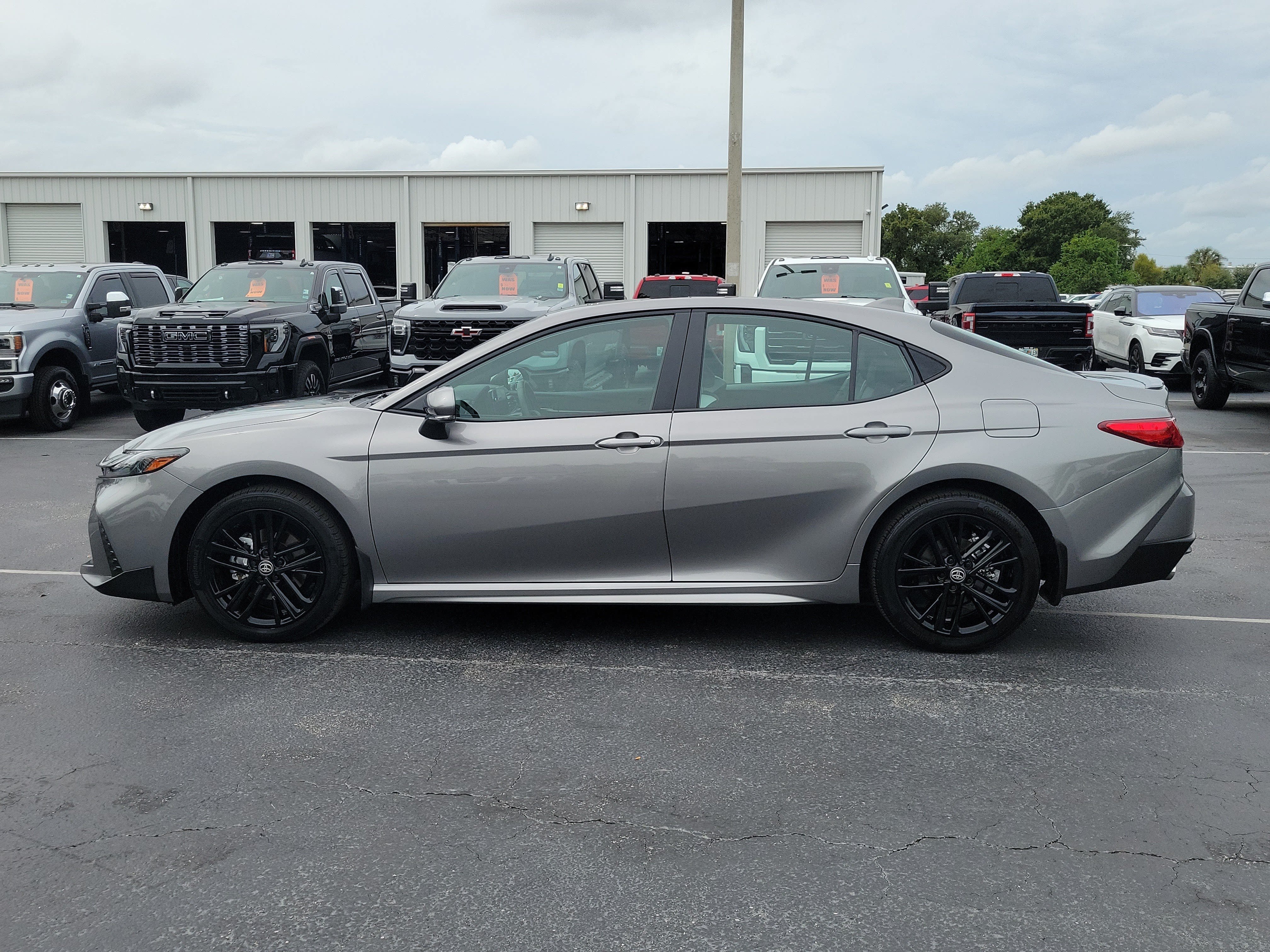 Used 2025 Toyota Camry SE w/ Multimedia Upgrade Package AWD/4WD image 6