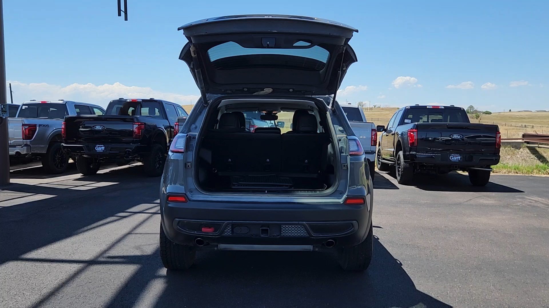 Used 2022 Jeep Cherokee Trailhawk w/ Sound & Nav Group AWD/4WD image 18