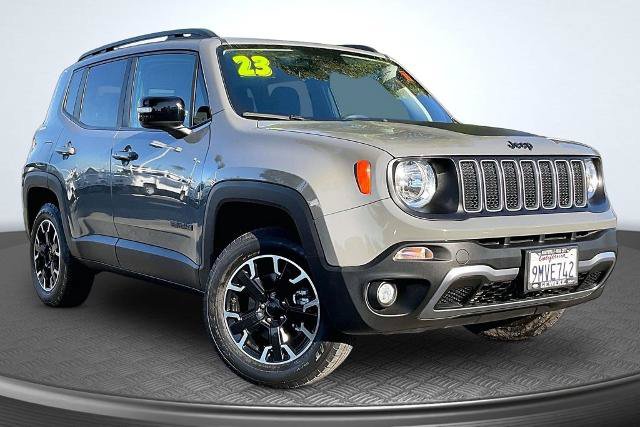 Used 2023 Jeep Renegade Latitude AWD/4WD image 12