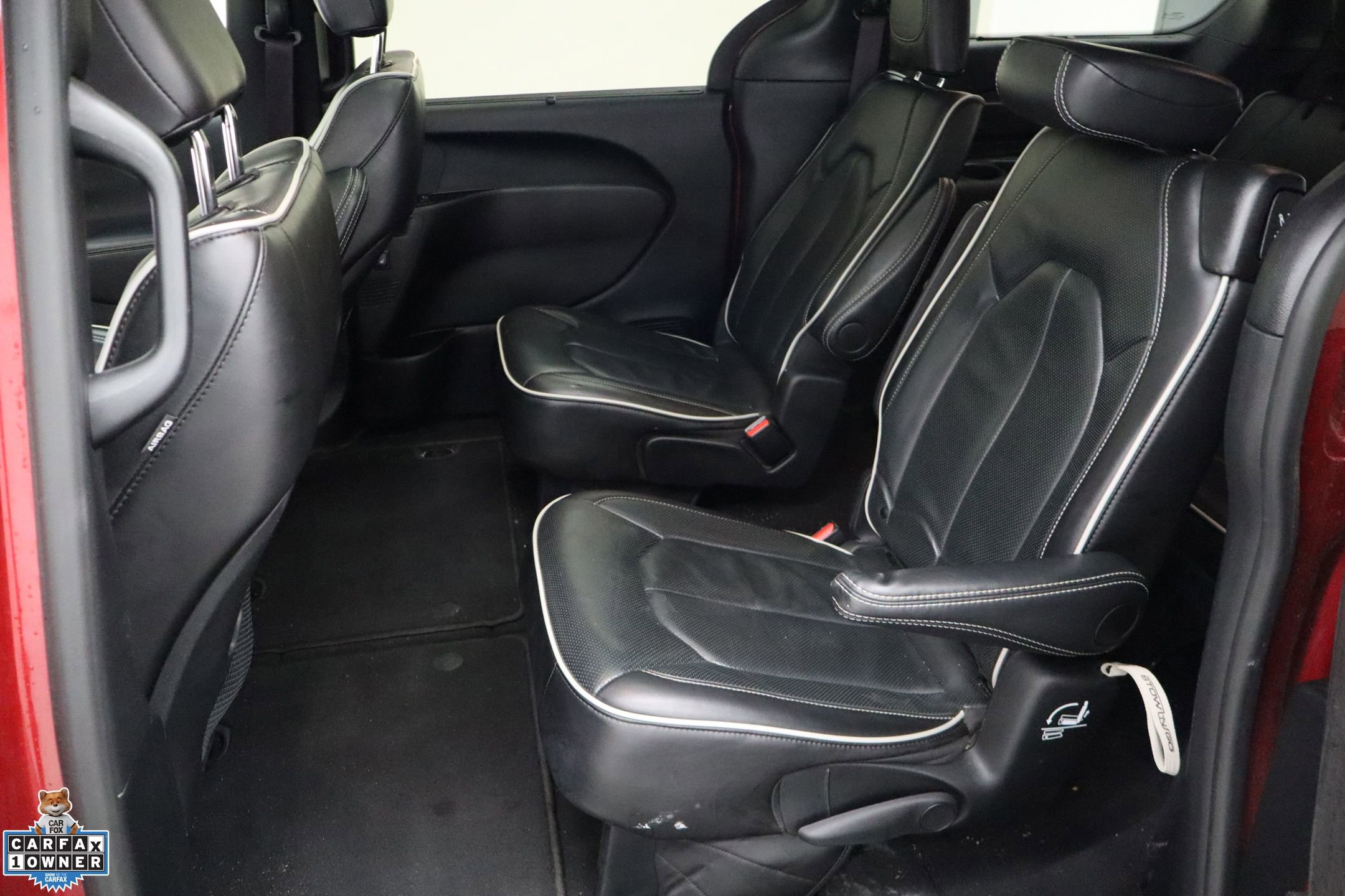 Used 2025 Chrysler Pacifica Limited image 24