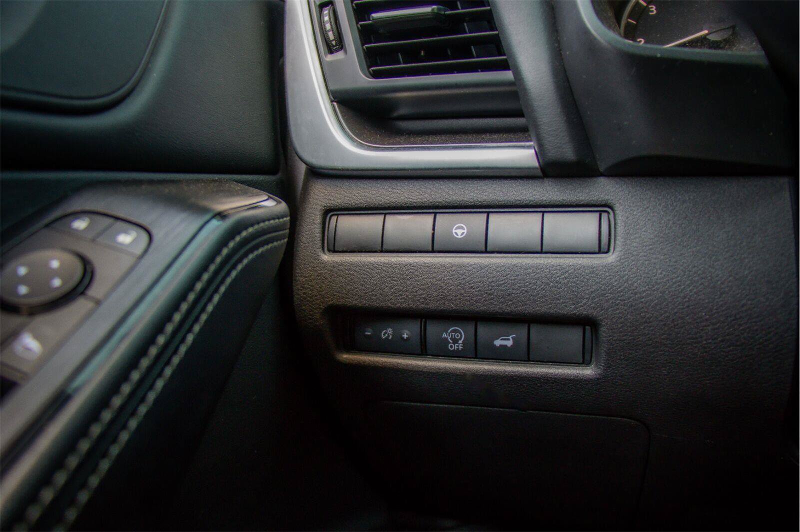 Used 2024 Nissan Rogue SV AWD/4WD image 18