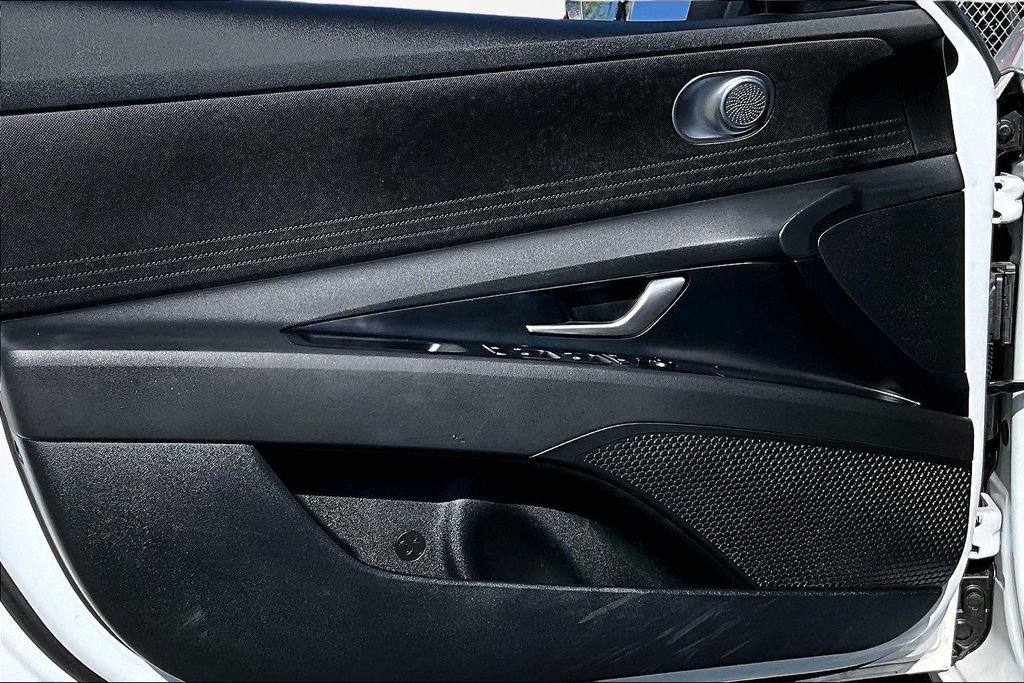 Used 2024 Hyundai Elantra SE image 23